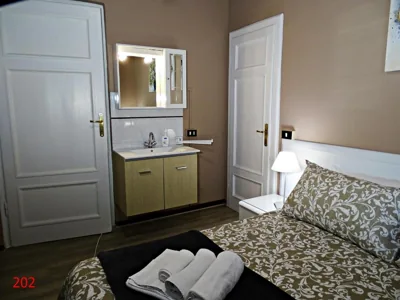 Double Room with Shared Bathroom — Affittacamere L'Arancio